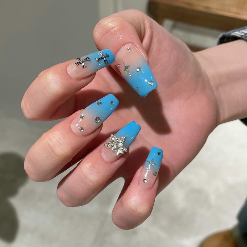 nail màu xanh ngọc đính đá