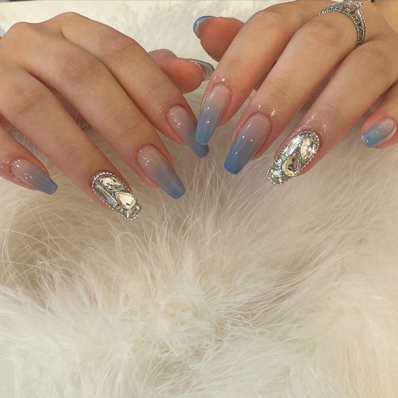 nail màu xanh ngọc đính đá