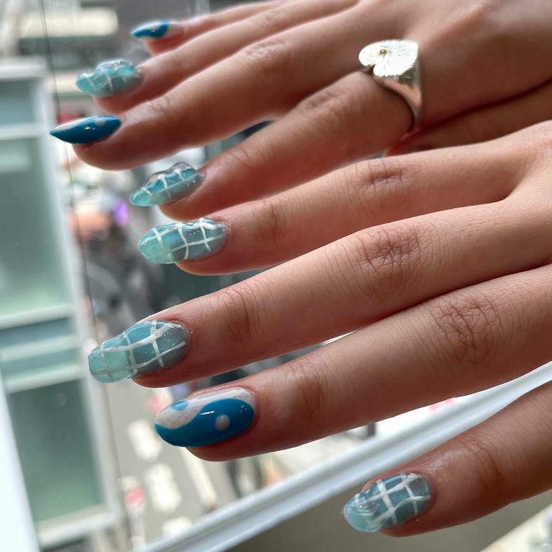 nail màu xanh ngọc kẻ