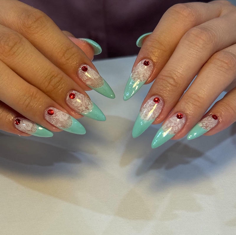 nail màu xanh ngọc sơn đầu móng