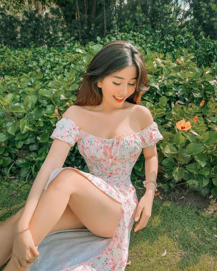 Ảnh hotgirl phong cách trẻ trung.