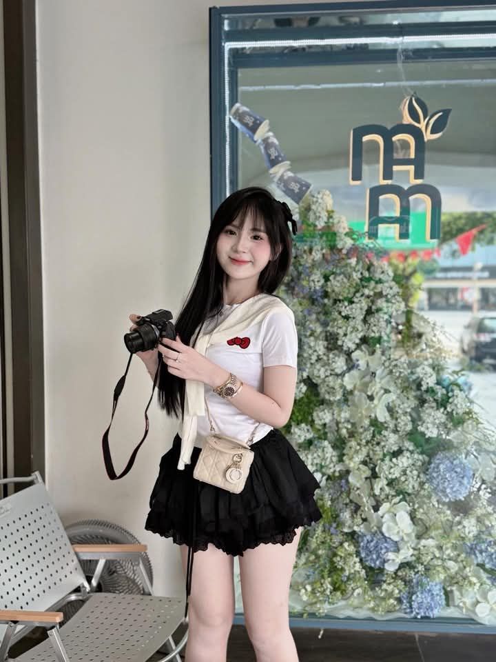 Ảnh nền điện thoại gái xinh.