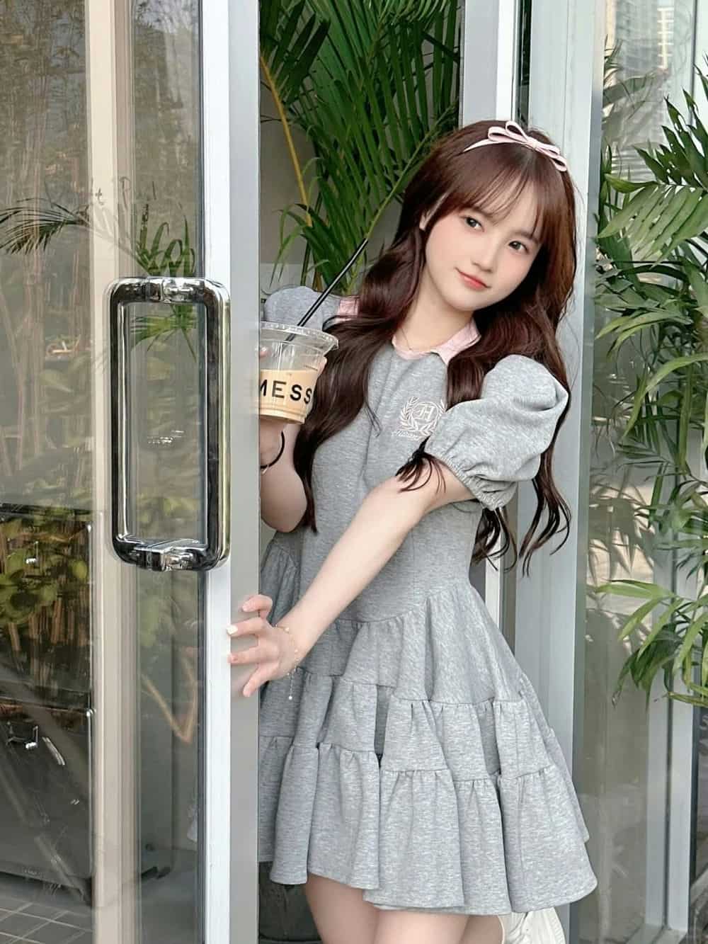 Ảnh nền thiếu nữ điện thoại.