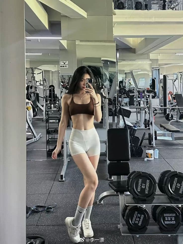 Gái Gymer Múp phong thái tự.