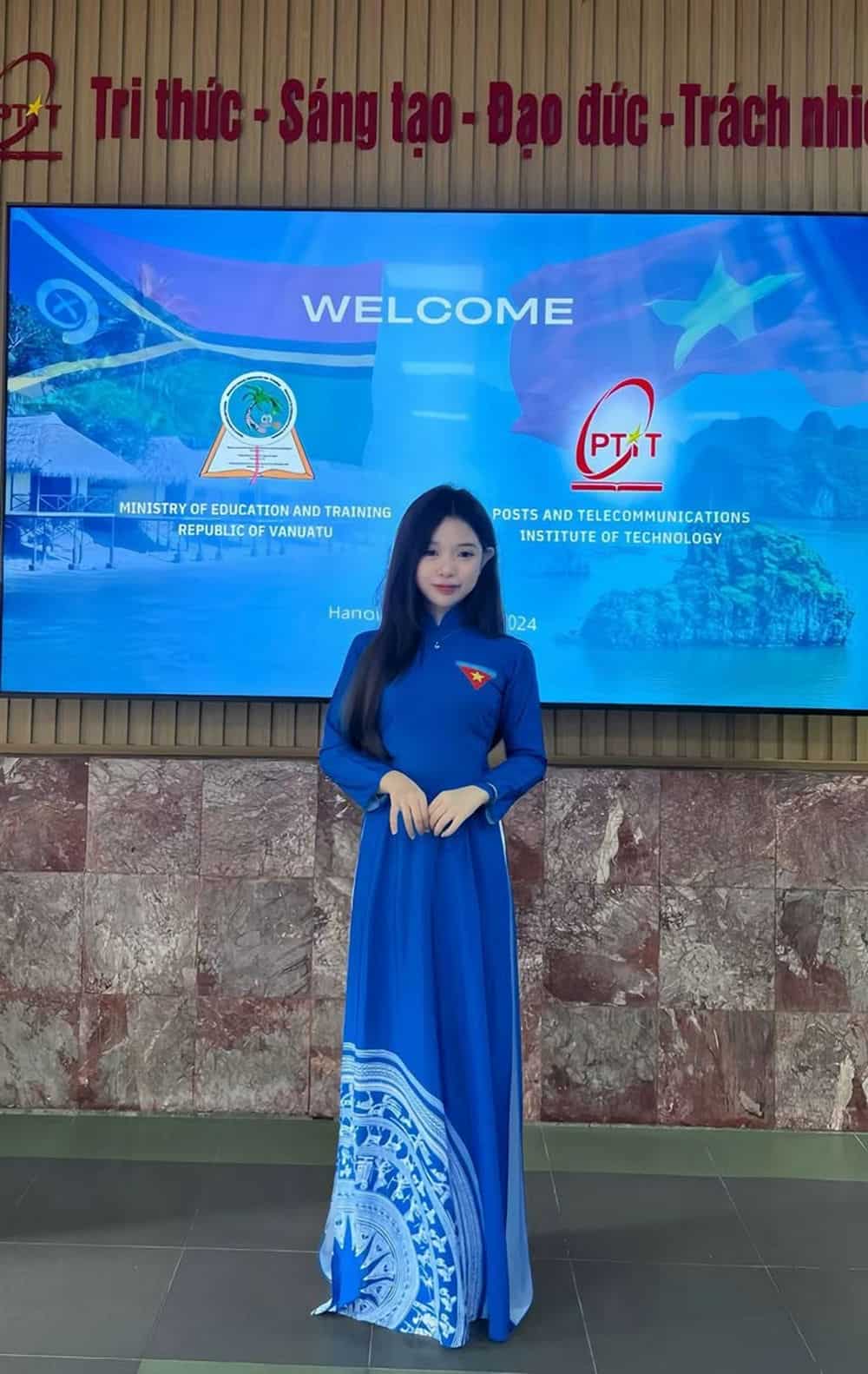 Gái xinh áo dài tinh