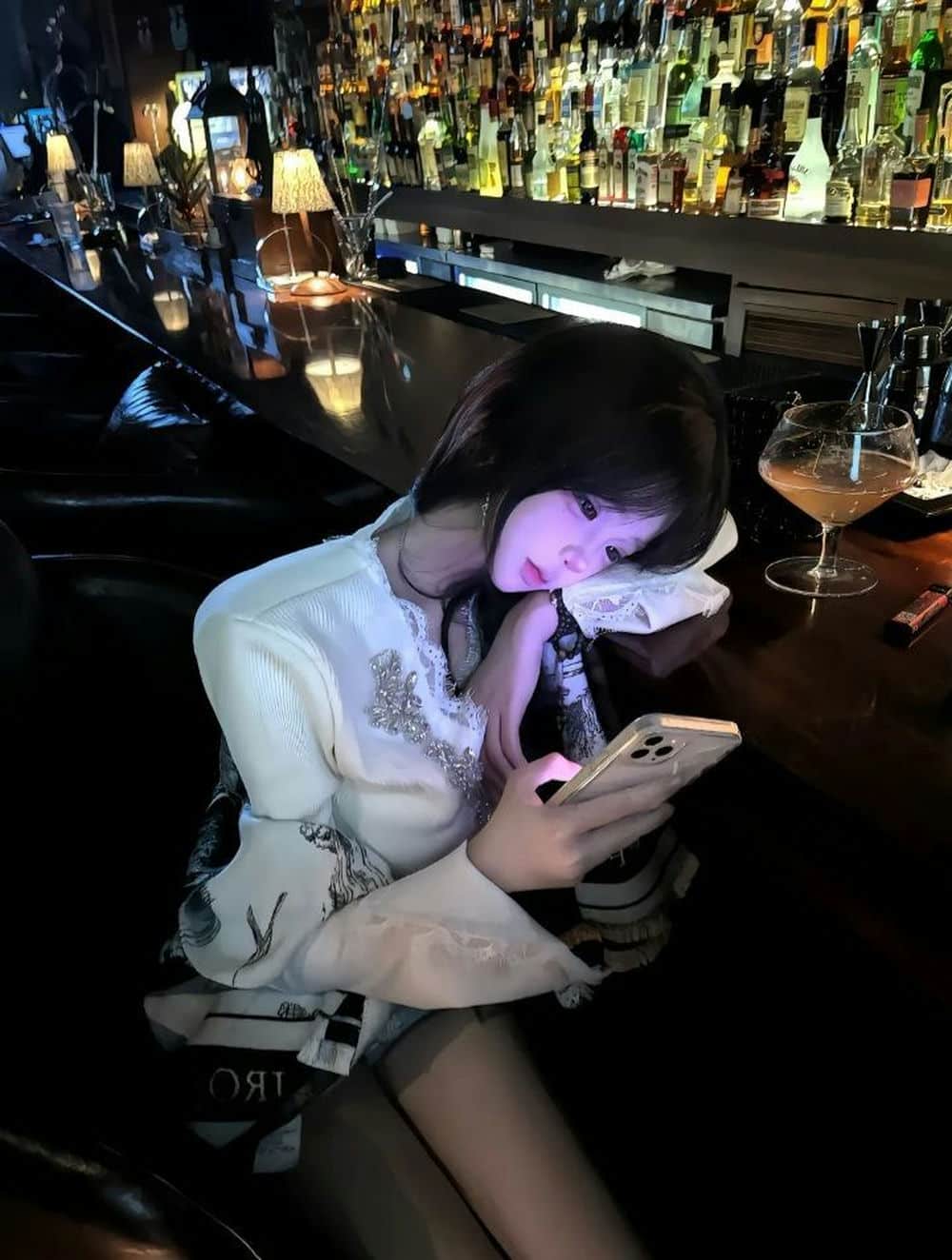 Gái xinh đi bar thời thượng