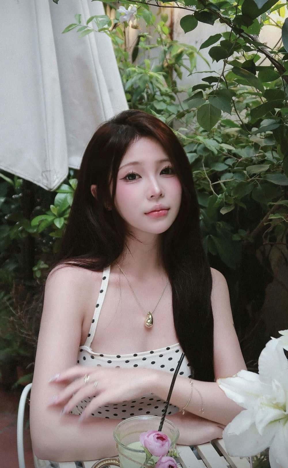 Gái xinh quyến rũ cuốn