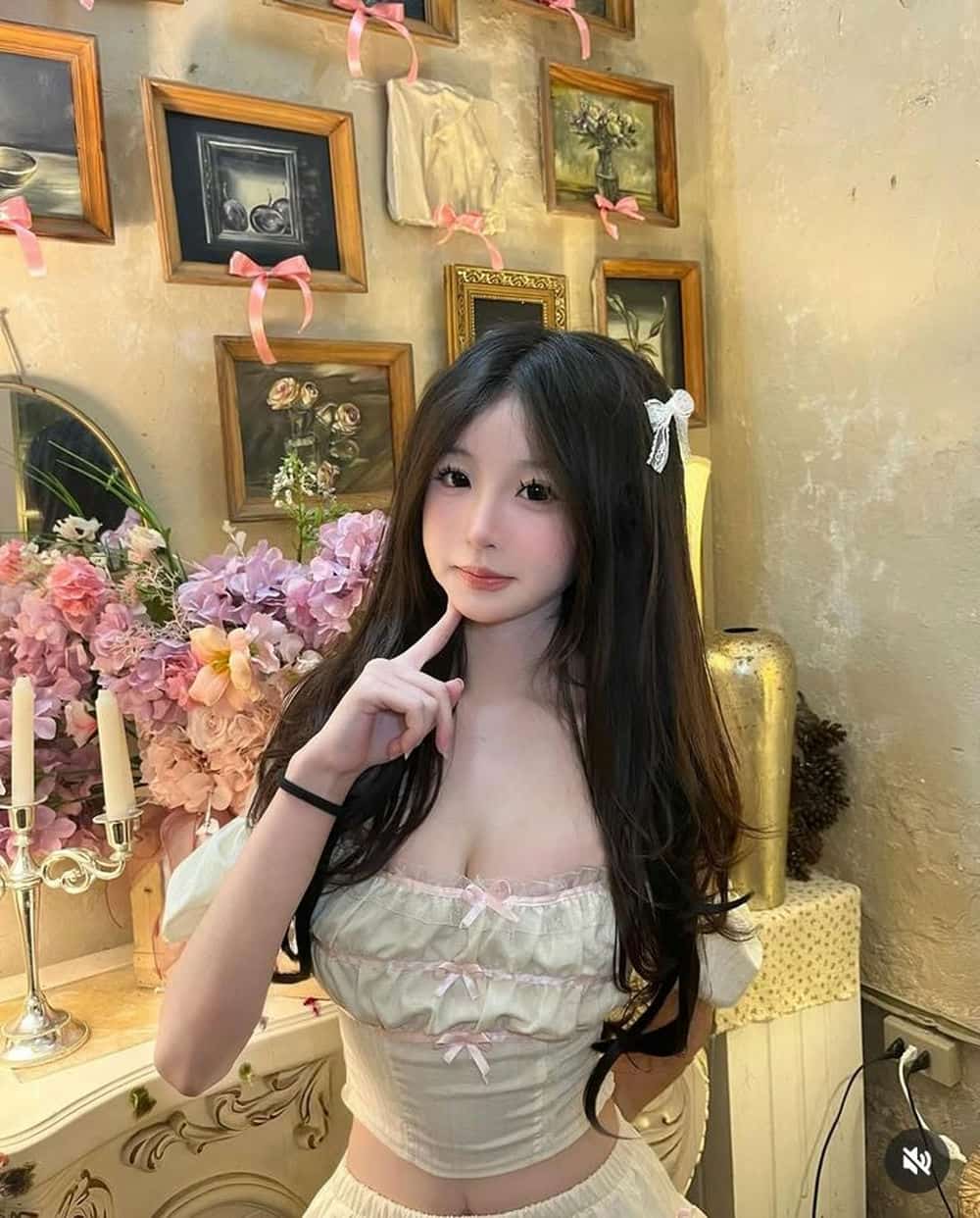 Gái xinh quyến rũ lạ