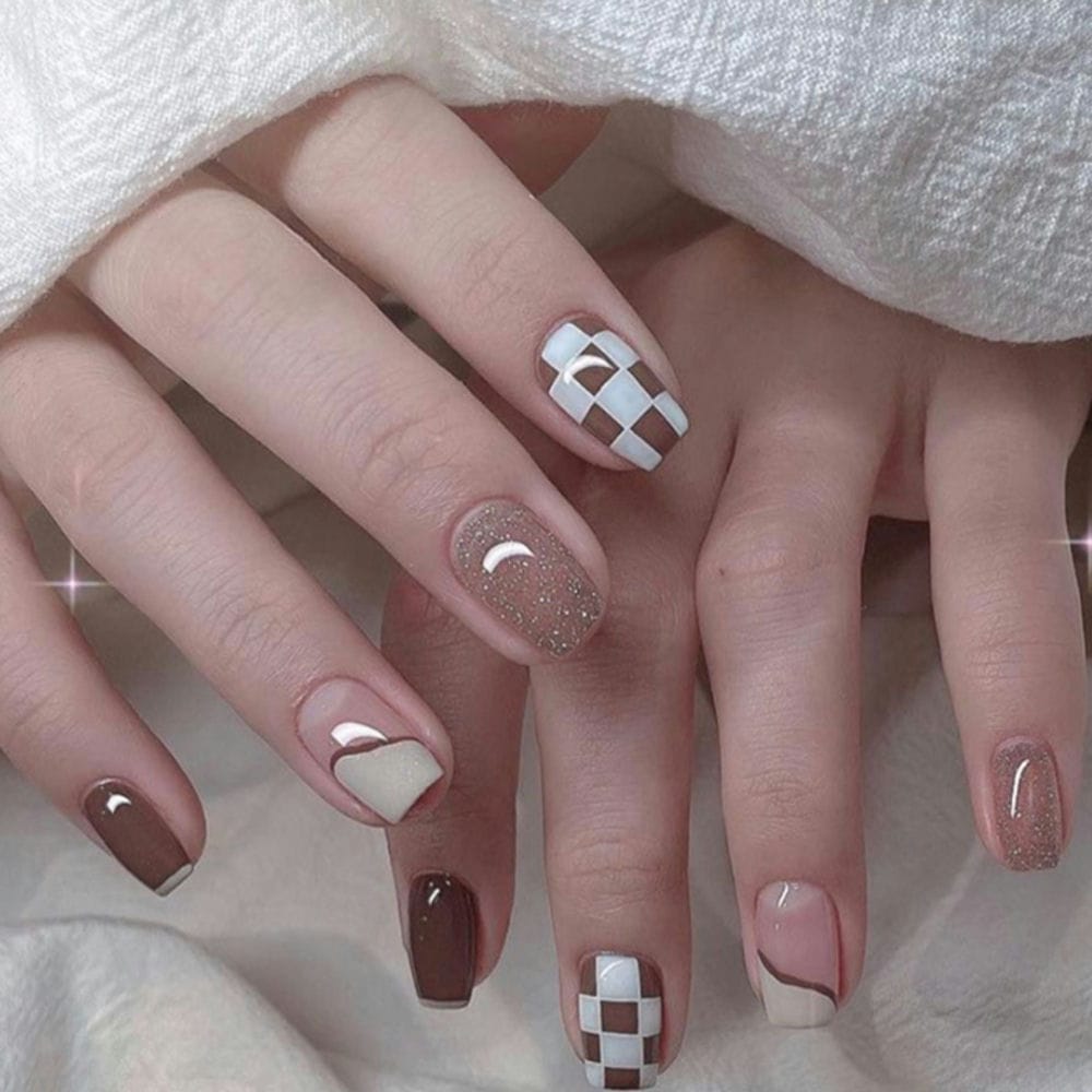 Mẫu nail caro hợp xu hướng