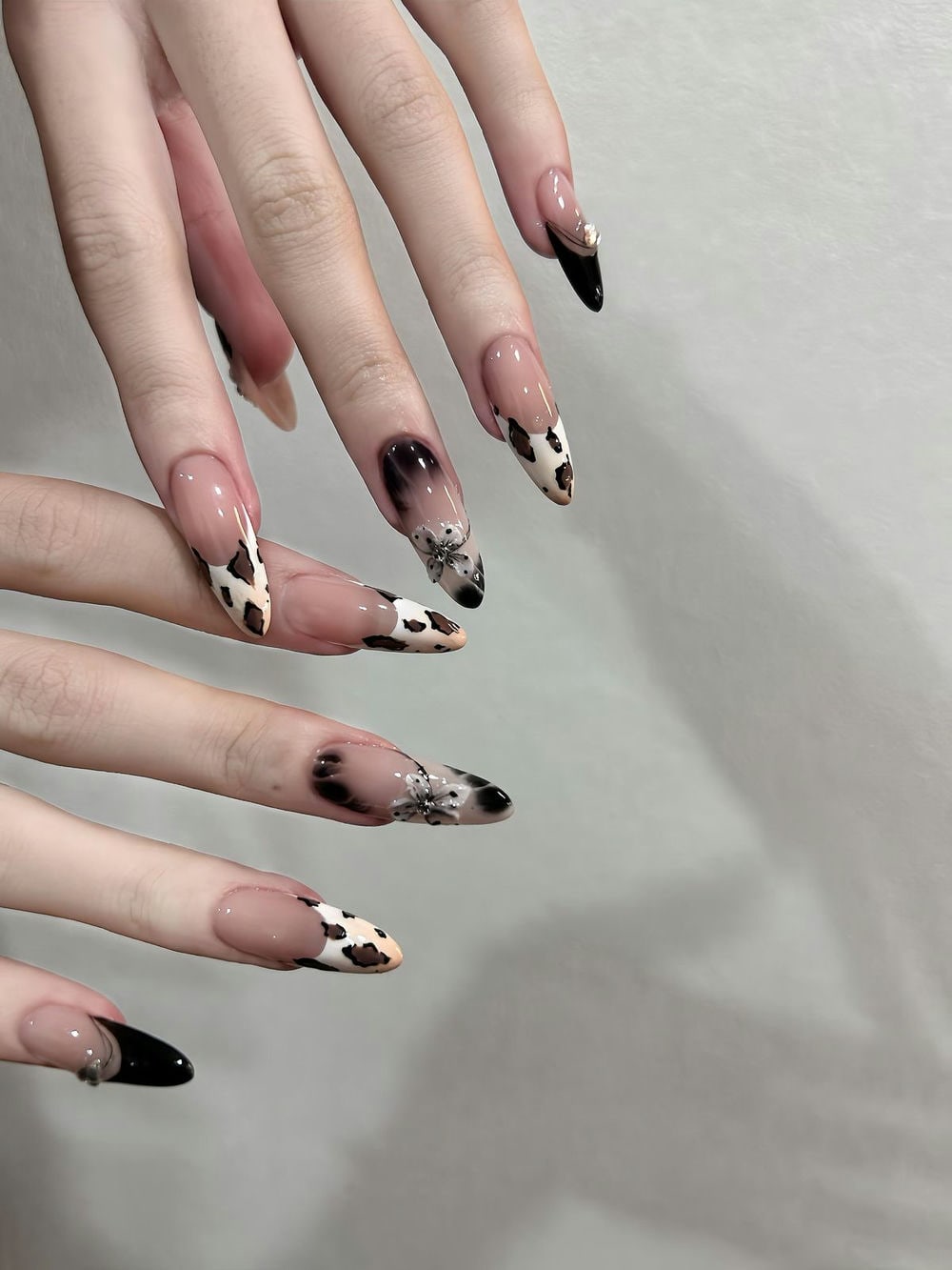 Nail cá tính sắc nét.