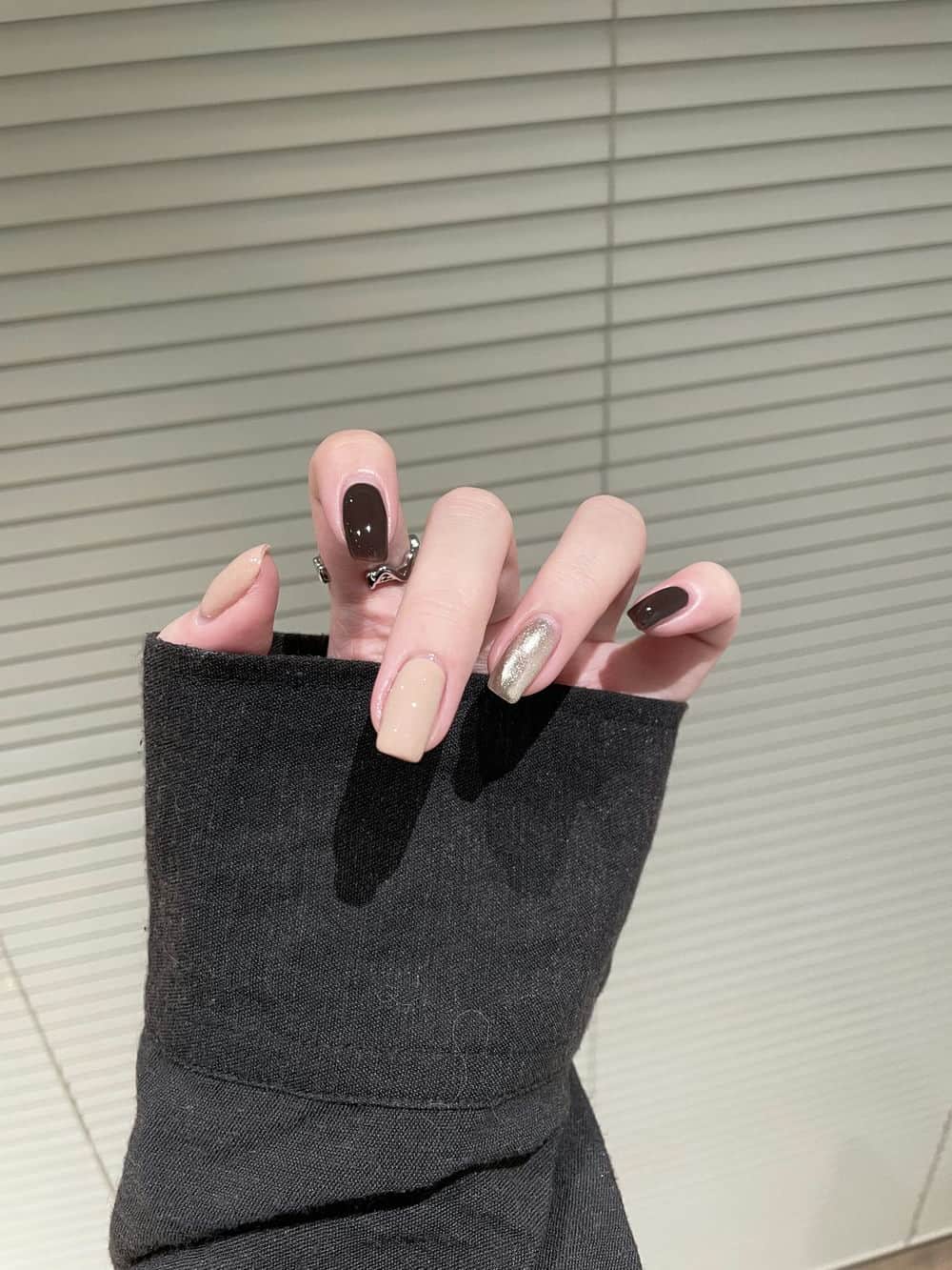 Nail đi biển phong cách.