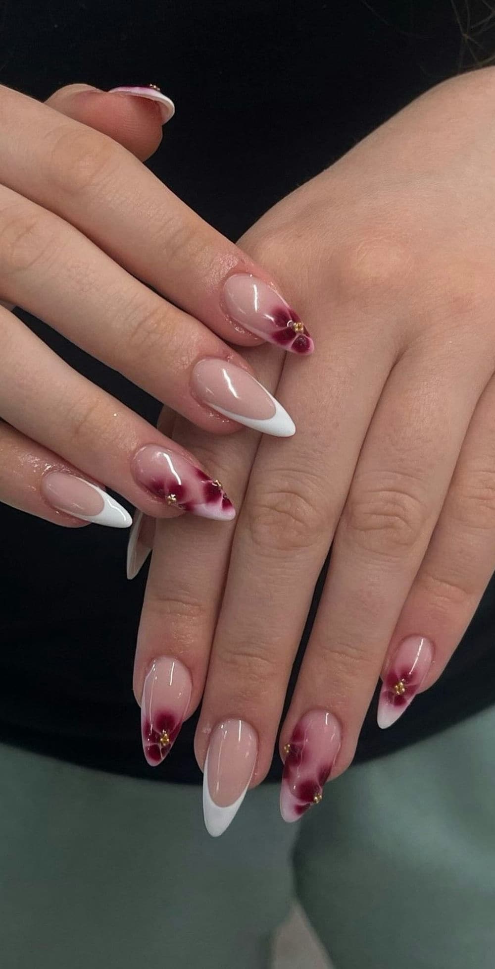 Nail đi biển tông pastel.