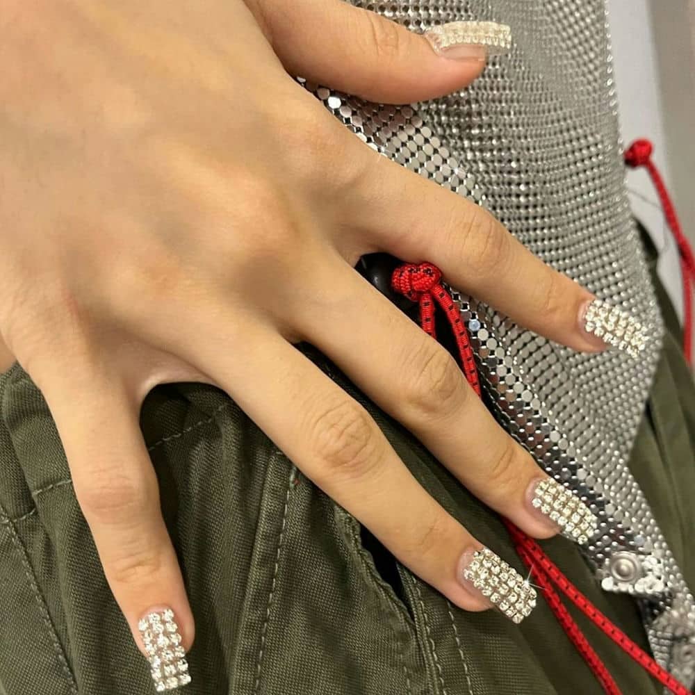 Nail jennie phong cách tối.