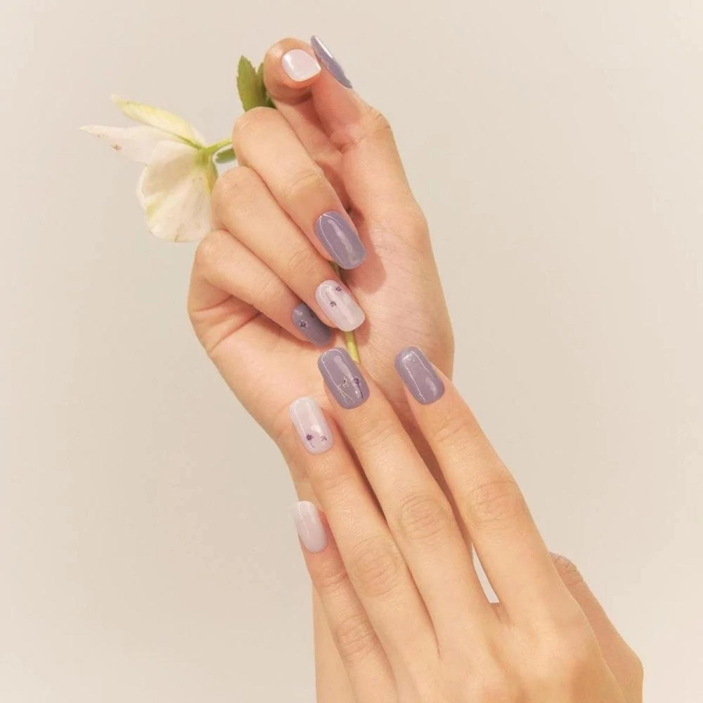Nail vẽ màu pastel nhẹ.