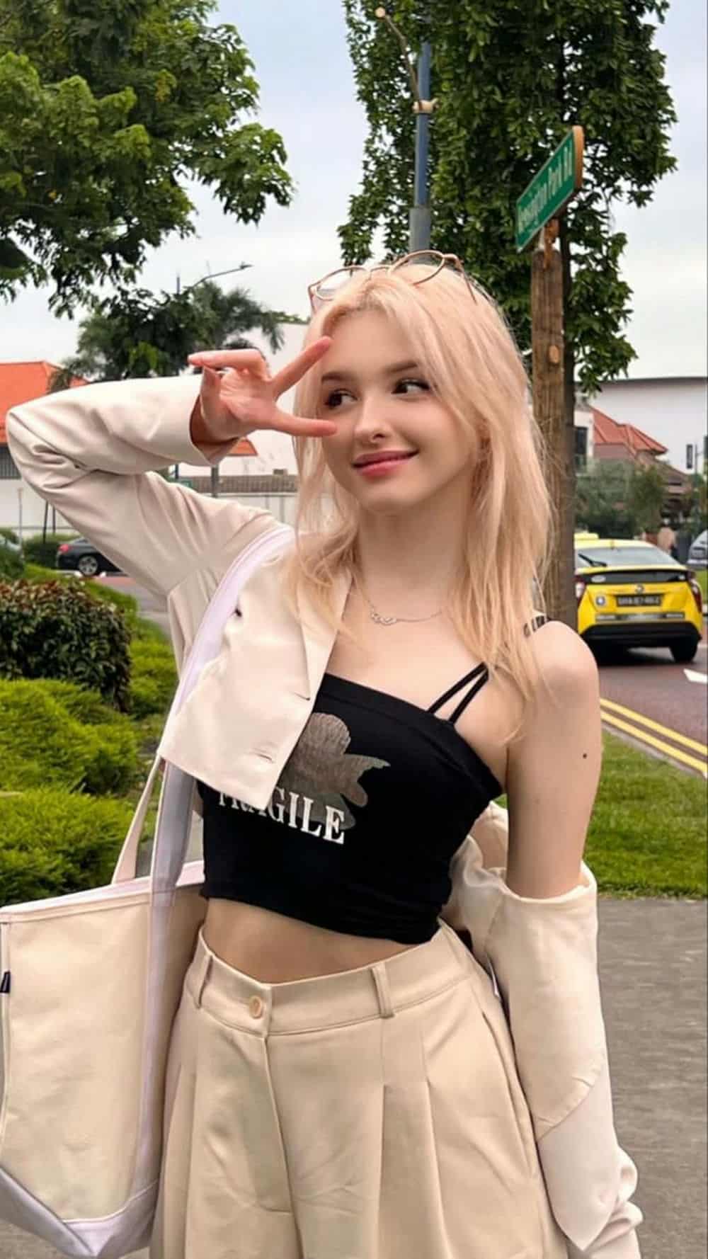 Nụ cười gái châu âu