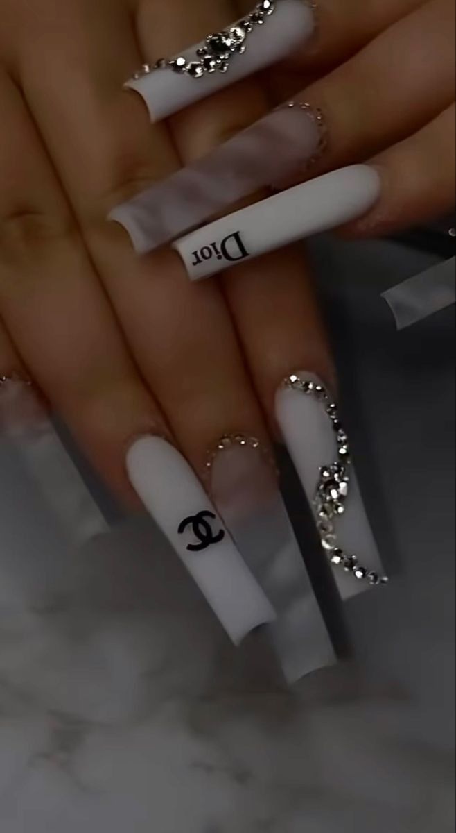 Thiết kế móng nail dior nhẹ
