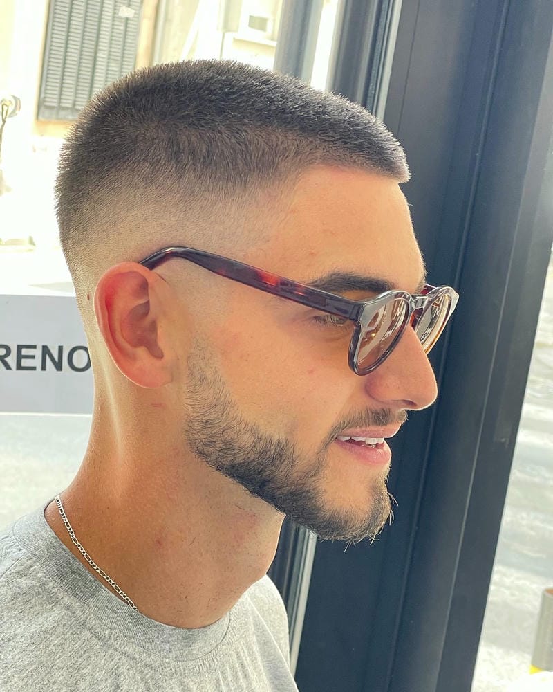 ảnh buzz cut đeo kính