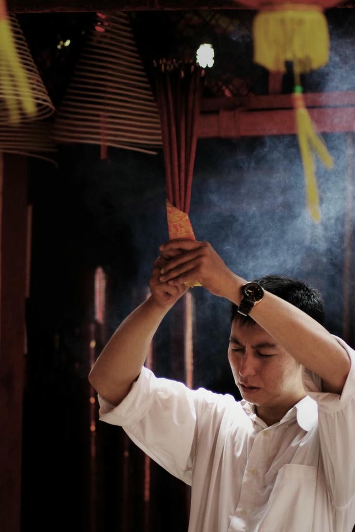 ảnh thắp hương trai