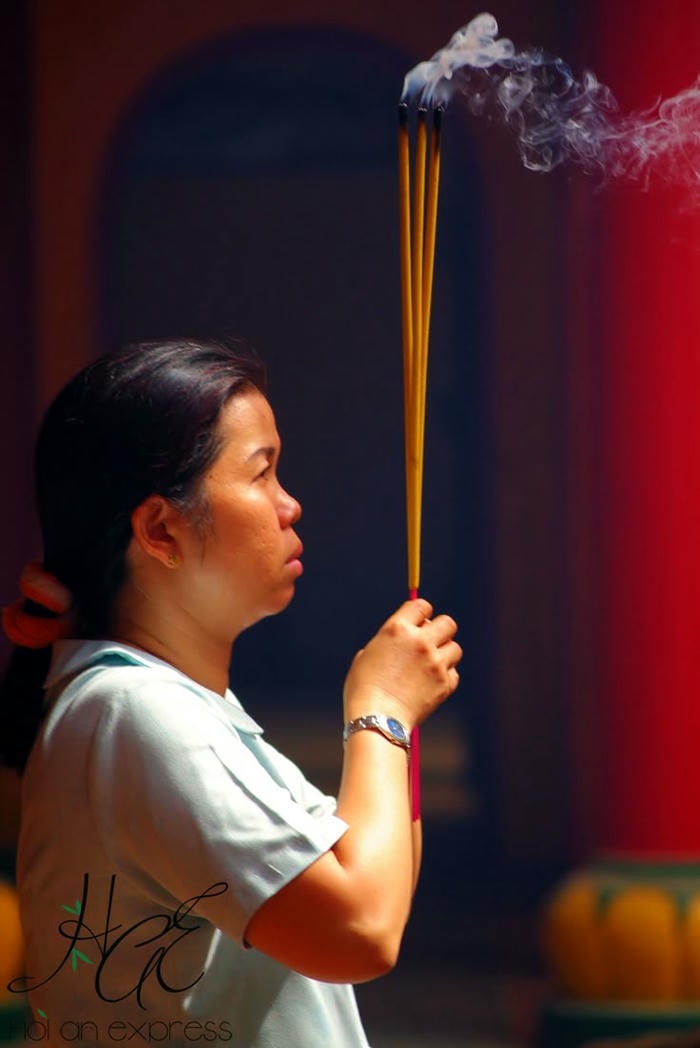 ảnh thắp hương xinh nhất