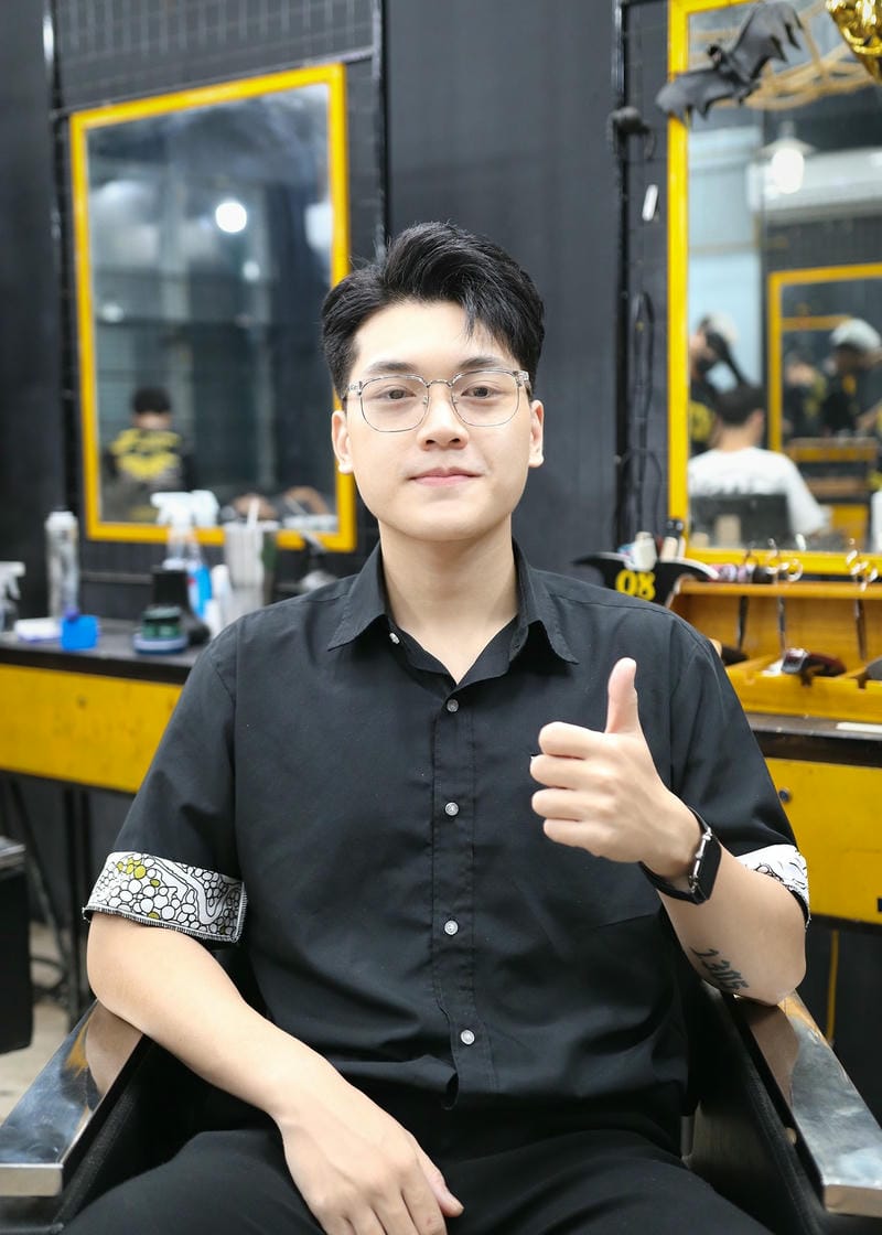ảnh tóc mặt kim cương nam đeo kính