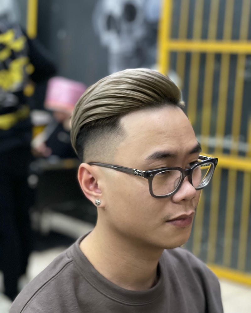ảnh undercut nhuộm vàng