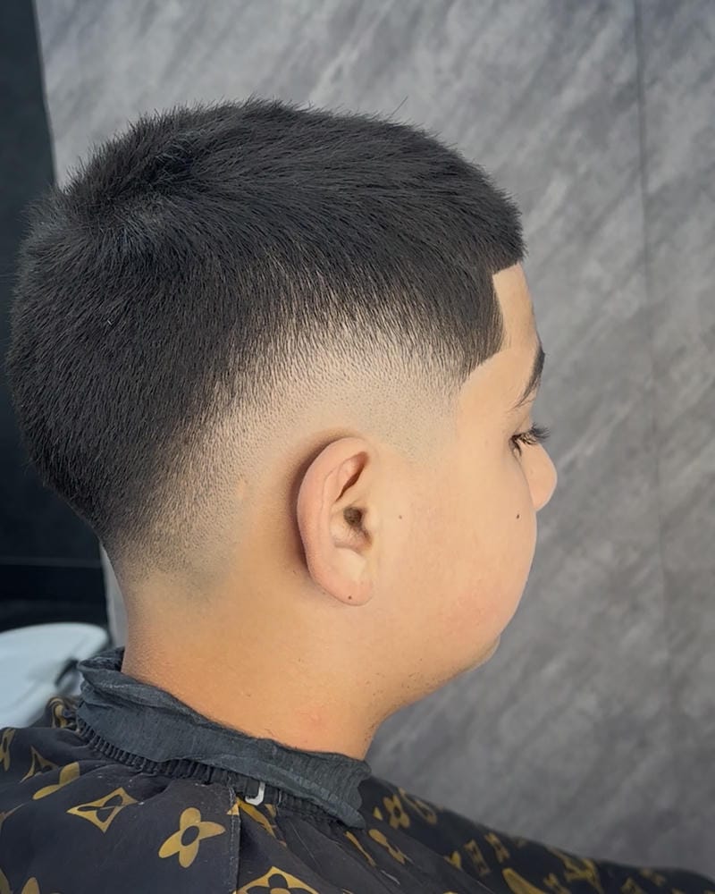 buzz cut đen