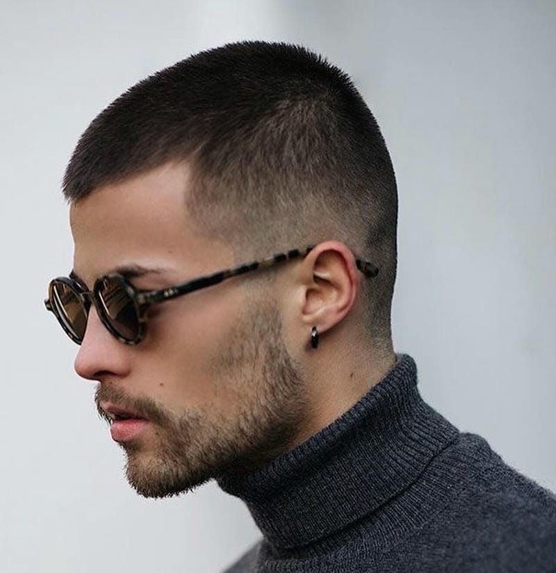 buzz cut đeo kính