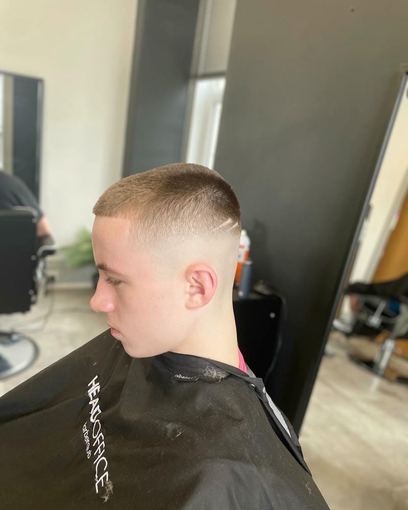 buzz cut nhuộm vàng
