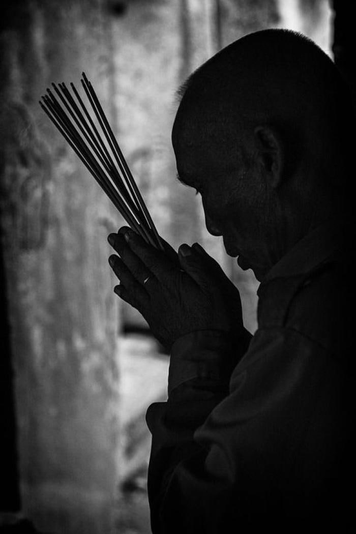 hình ảnh thắp hương