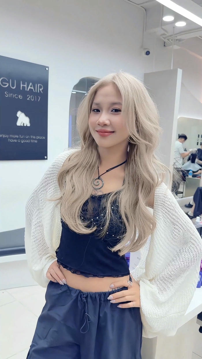 hình tóc xoăn bạch kim