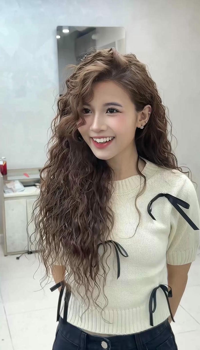 hình tóc xoăn nâu lạnh