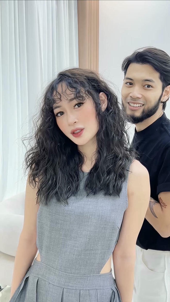 hình tóc xoăn ngắn dịu dàng
