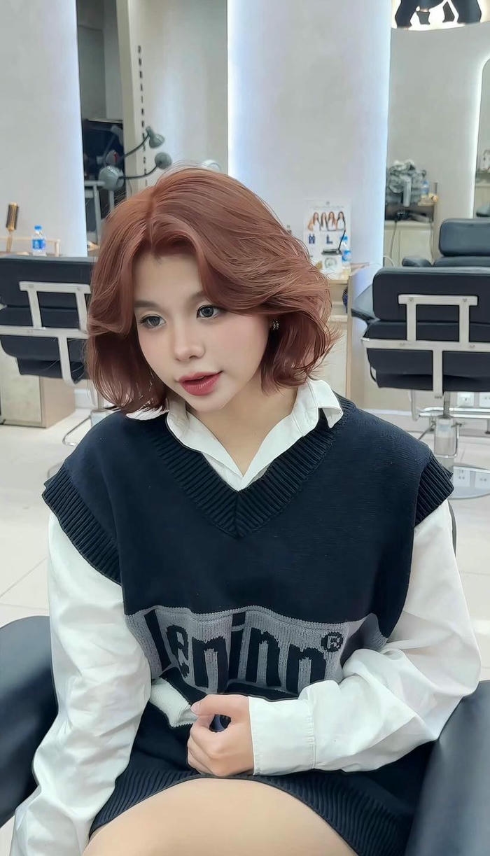 hình tóc xoăn ngắn nâu cam