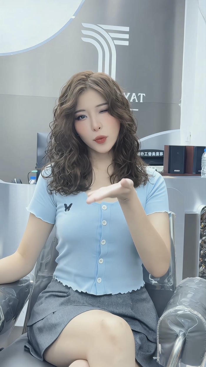 hình tóc xoăn ngắn ngng vai