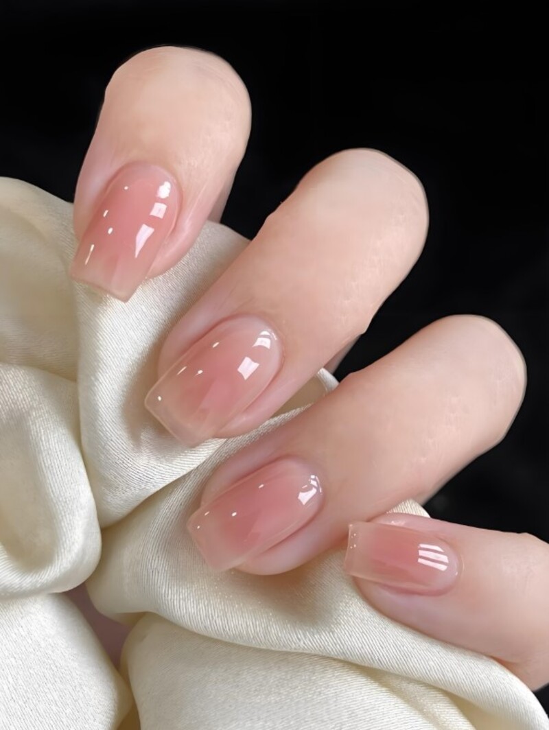 mẫu móng tay đơn giản nhẹ nhàng