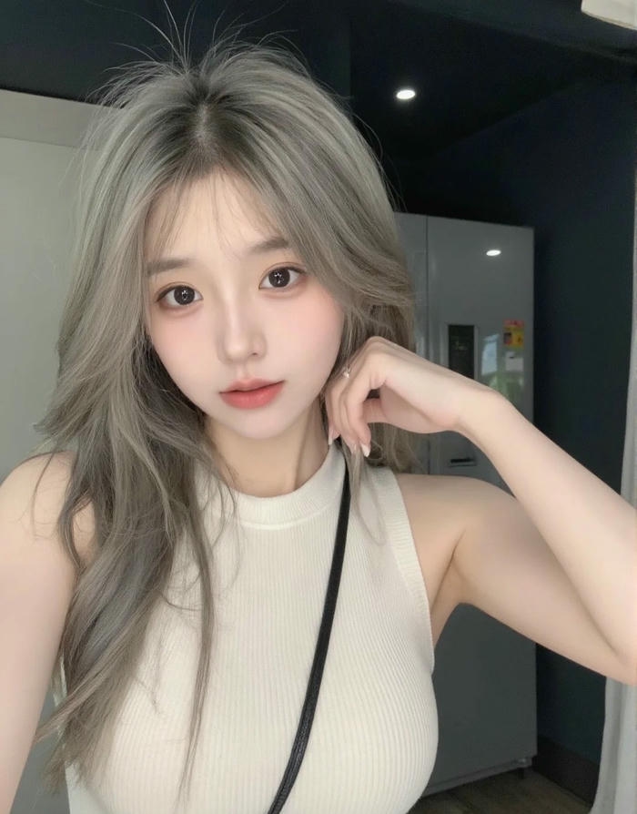 nâu khói bạc trắng