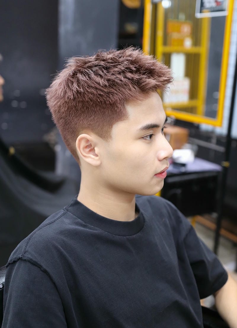 tóc nam nhuộm nâu trà sữa