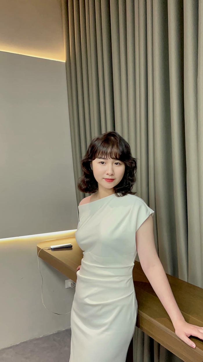 tóc ngắn xoăn