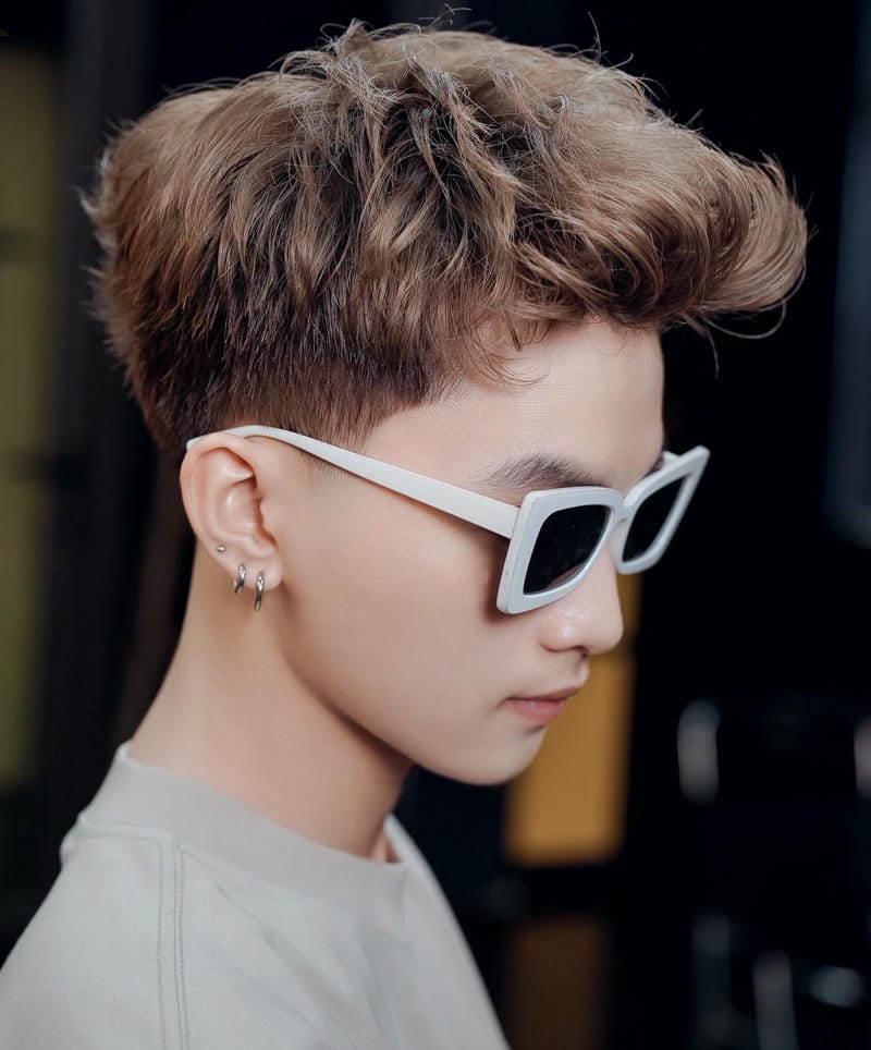 tóc short quiff nhuộm nâu