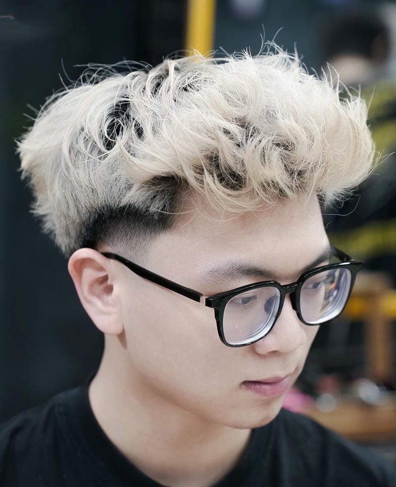 tóc short quiff nhuộm trắng