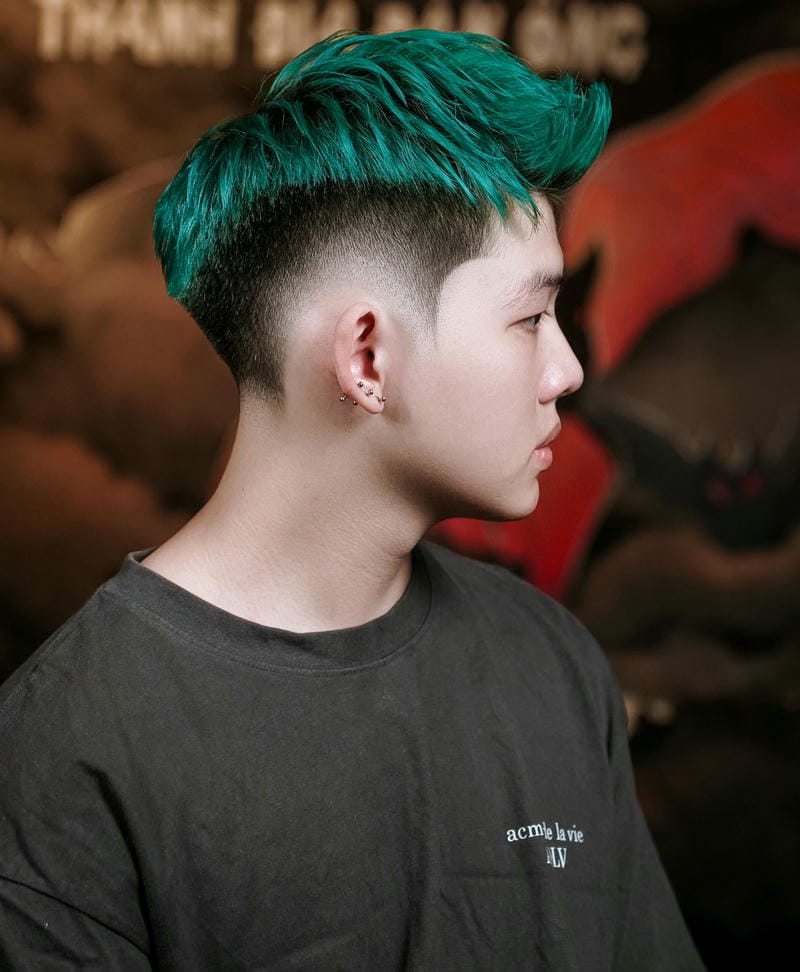 tóc short quiff nhuộm xanh