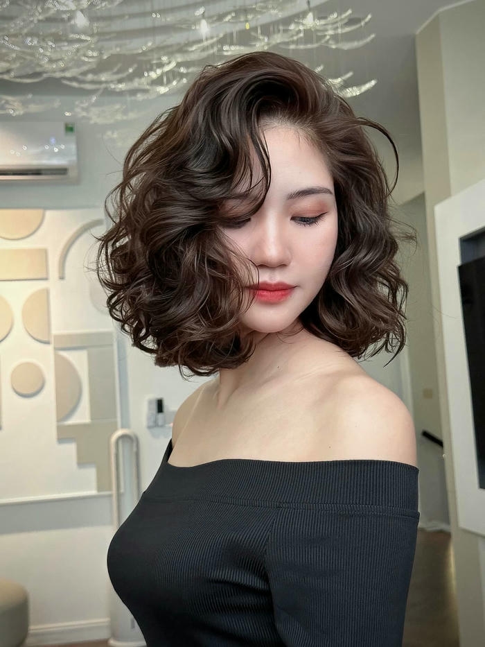 tóc xoăn ngắn đẹp