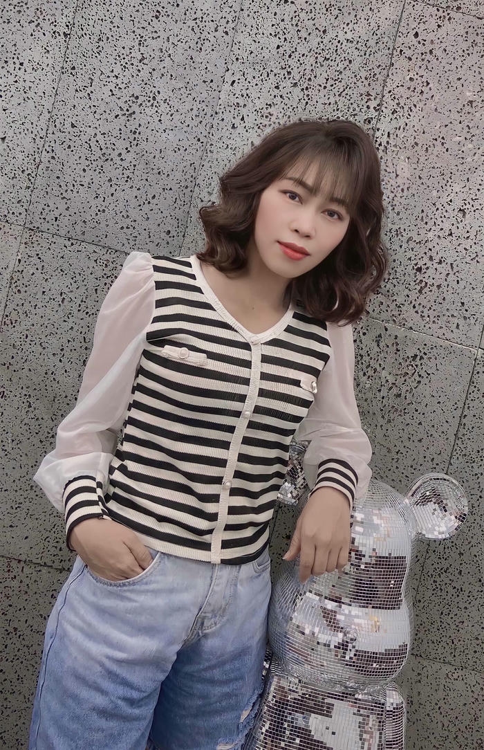 tóc xoăn ngắn mái thưa