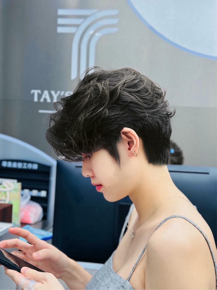 tóc xoăn ngắn tom boy