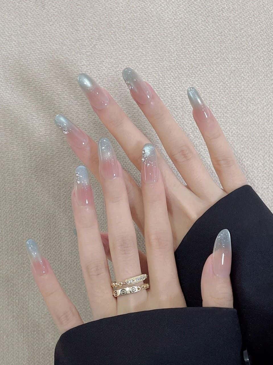 Nail rắc đá long lanh.