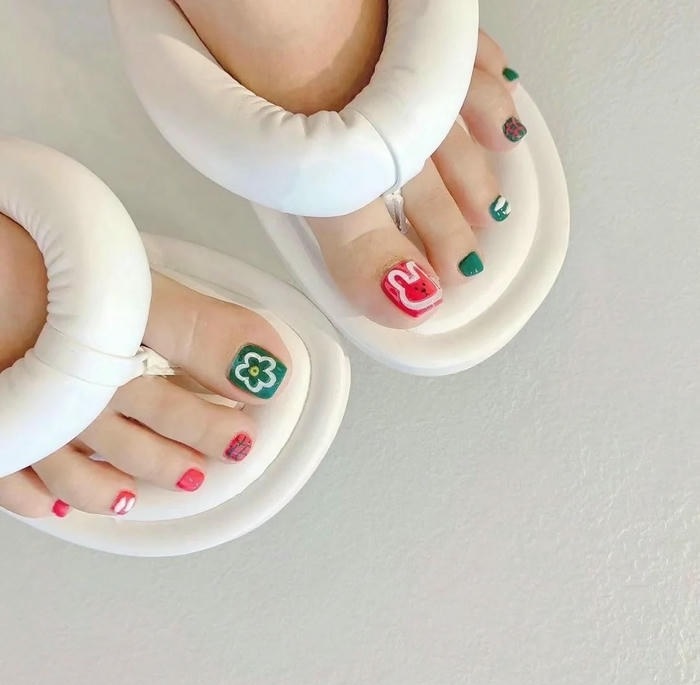 ảnh nail chân nhiều màu siêu đẹp