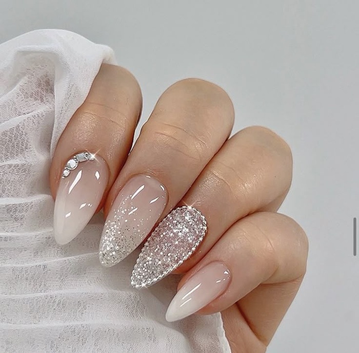 ảnh nail rắc đá đẹp cực