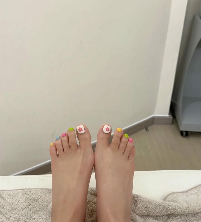 hình nail chân nhiều màu cực đẹp