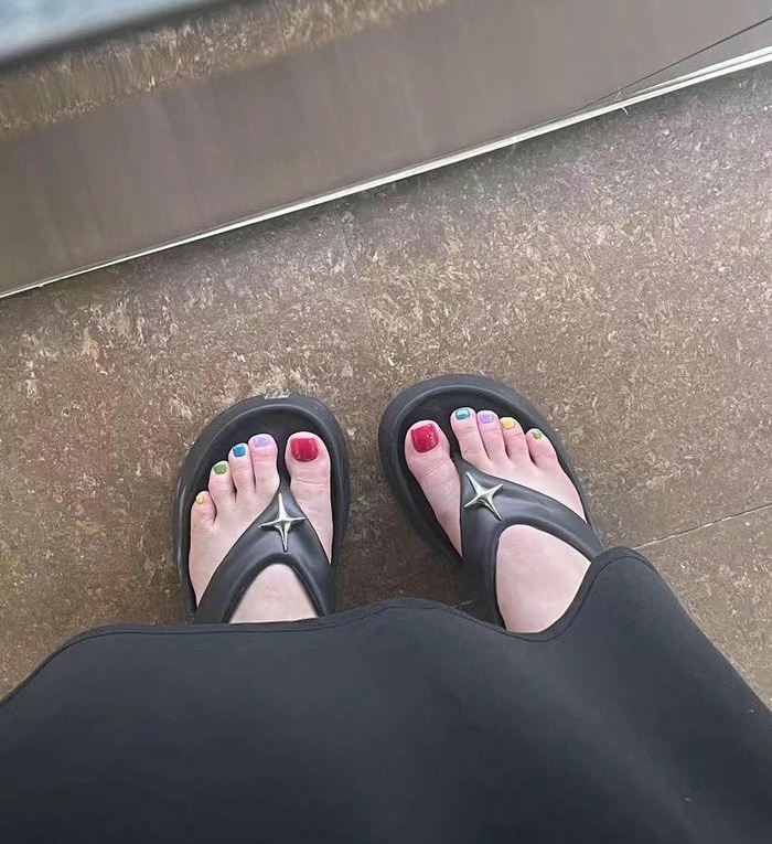 hình nail chân nhiều màu đẹp cực