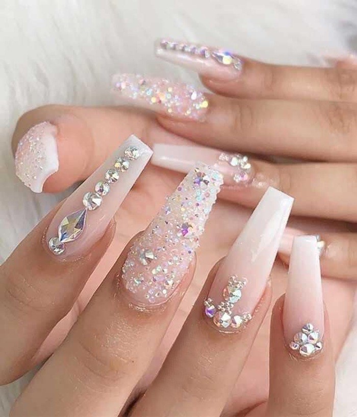 hình nail rắc đá sang chảnh